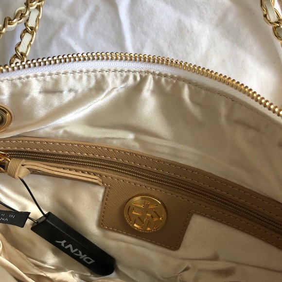 DKNY NWT White Quilted Leather Shoulder Bag - Picture 6 of 6